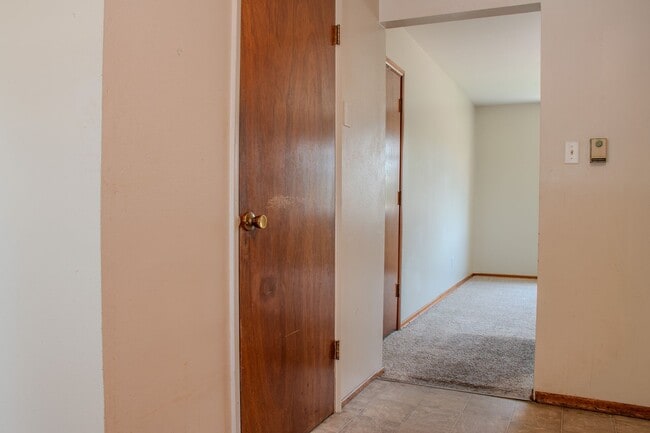 Building Photo - 420 W Mather St
