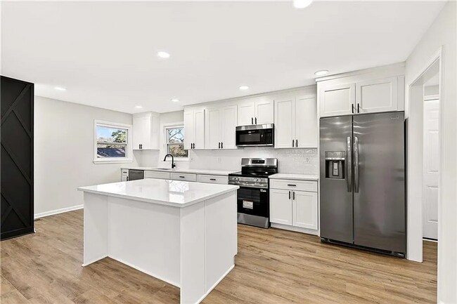Foto del edificio - 4 Bed, 3 Bath in Decatur!