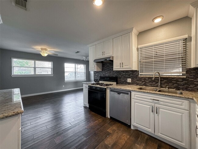 Foto del edificio - 5619 Wood Creek Way