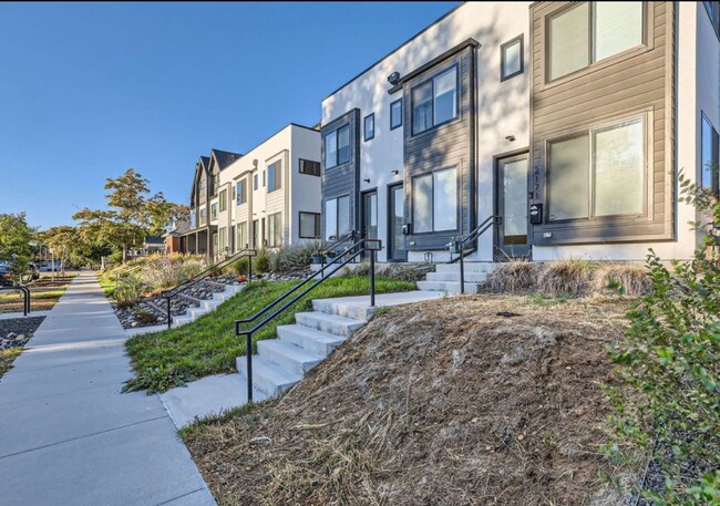 Building Photo - Modern Townhouse in Platte Park Available ...