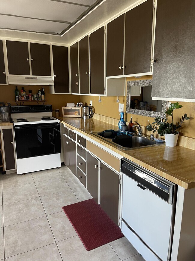 Building Photo - 723 Ocean View Dr