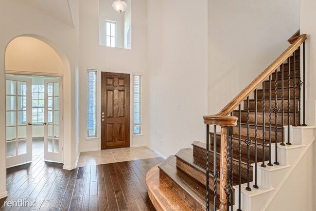 Building Photo - 5 br, 3.5 bath House - 5024 Kestrel Drive ...