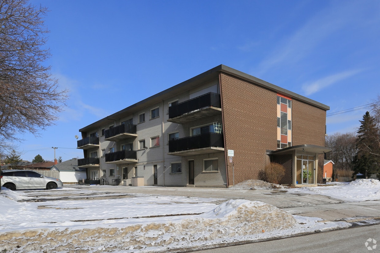 Building Photo - 180 Franklin St N