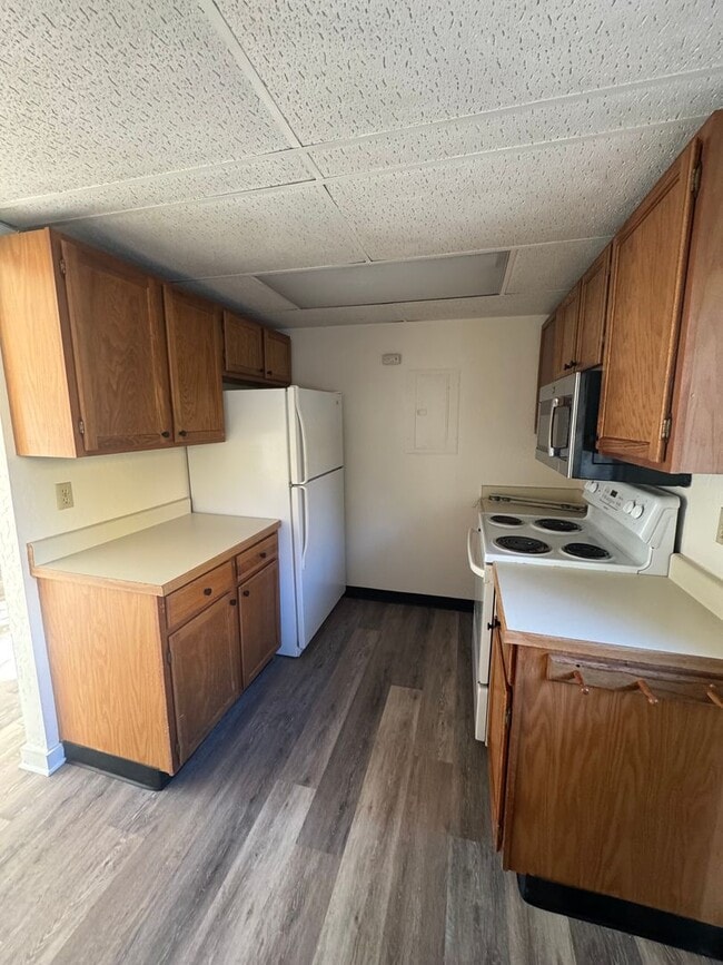 Building Photo - 1752 W 11th Ave