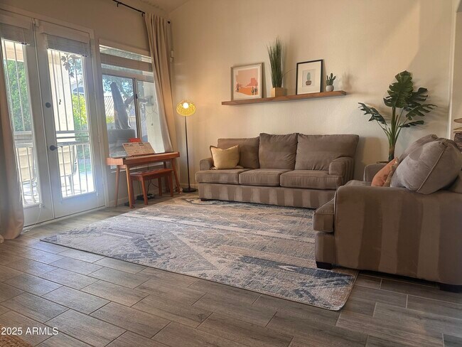 Foto del edificio - 7165 W Foothill Dr