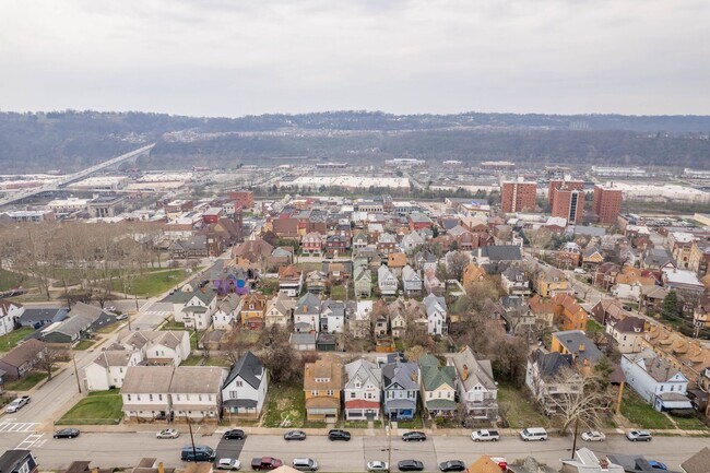 Building Photo - SPACIOUS 5 BEDROOM HOME AVAILABLE NOW IN H...