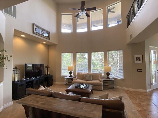 Building Photo - 20007 Siesta Shores Dr