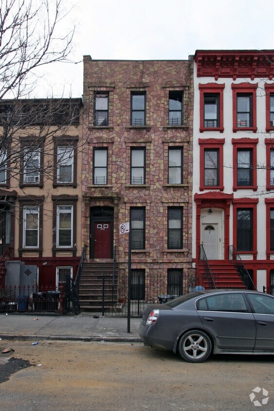 Foto del edificio - GREAT Location& VACANT 2 Fam. Brownstone