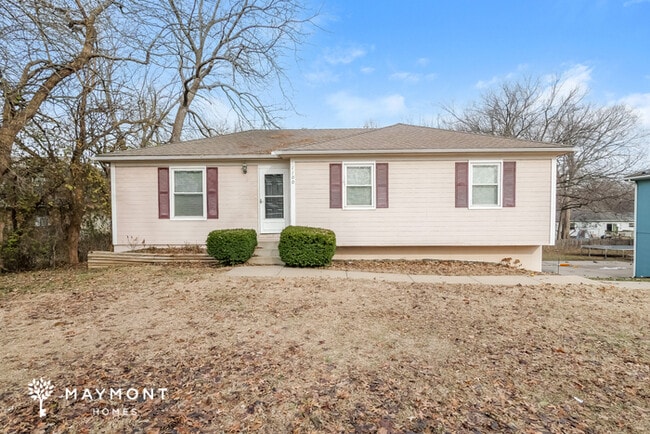 Building Photo - 1100 NE Bryco Dr