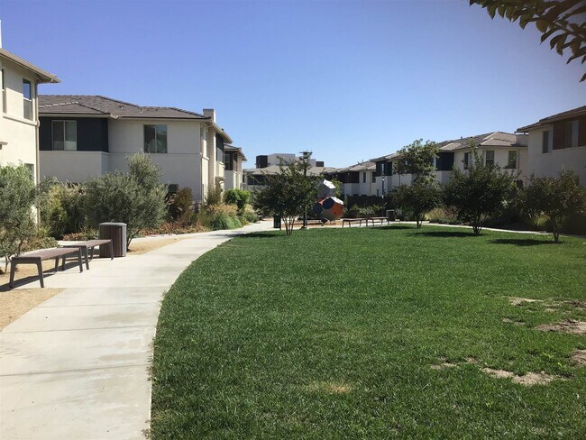 Building Photo - 2034 Tango Loop