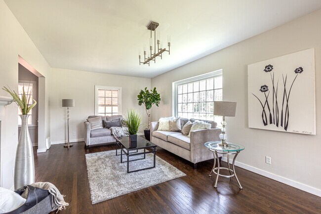 Building Photo - 3676 Rolliston Rd