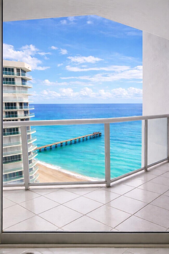 Foto del edificio - 16425 Collins Ave