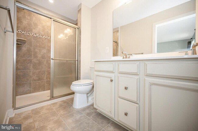 Foto del edificio - 11360 Emerald Dr