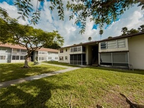 Building Photo - 325 W Laurel Dr