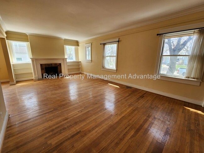 Building Photo - 4 Bedrooms, Endless Charm and Steps from D...