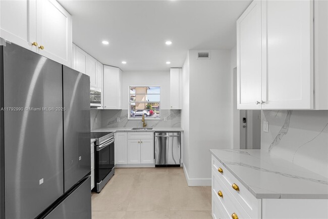 Foto del edificio - 1400 NE 57th Ct