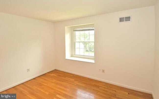 Foto del edificio - 4620 7th St N