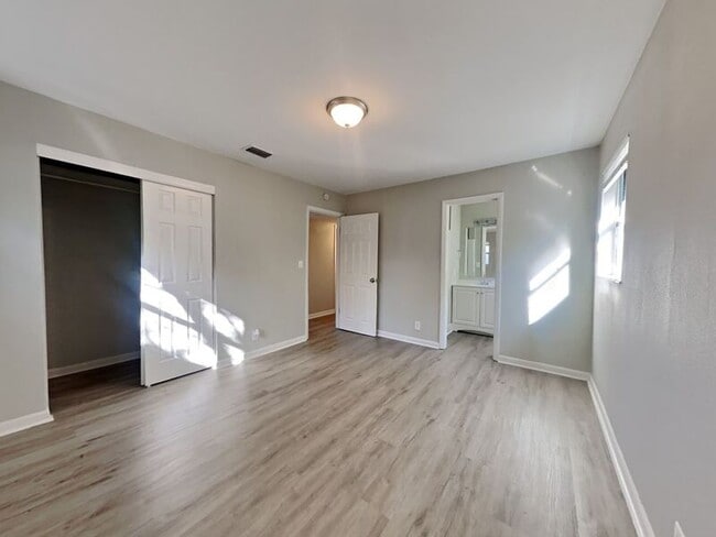 Building Photo - 3525 Cesery Blvd