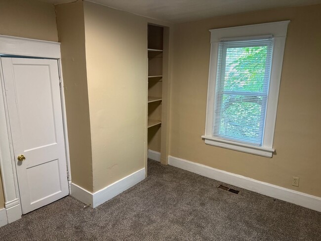Building Photo - Great 2 Bedroom 1 Bathroom House $750!