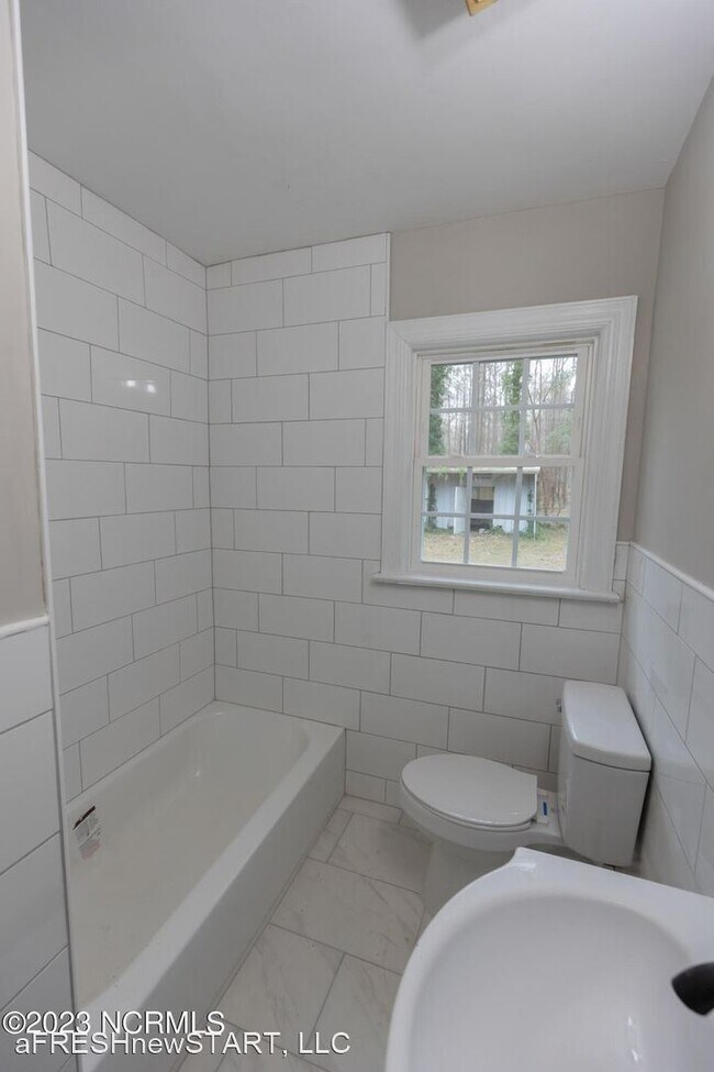 Foto del edificio - 3 br, 1.5 bath House - 1813 Rosewood Ave