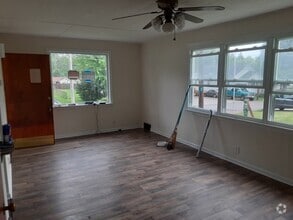 Building Photo - 805 Dingman St