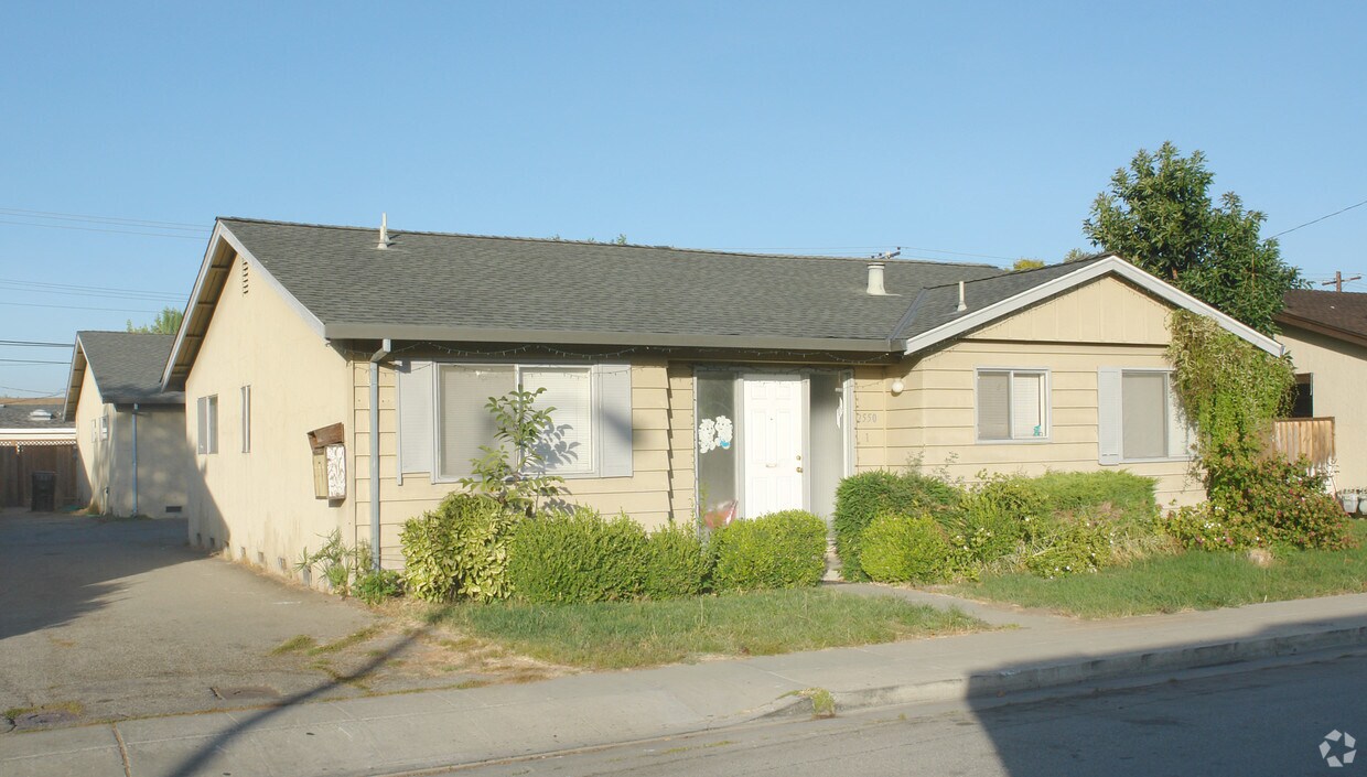 Primary Photo - 2550 Bowers Ave