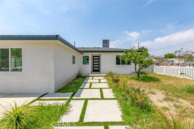 Foto del edificio - 7759 Van Noord Ave