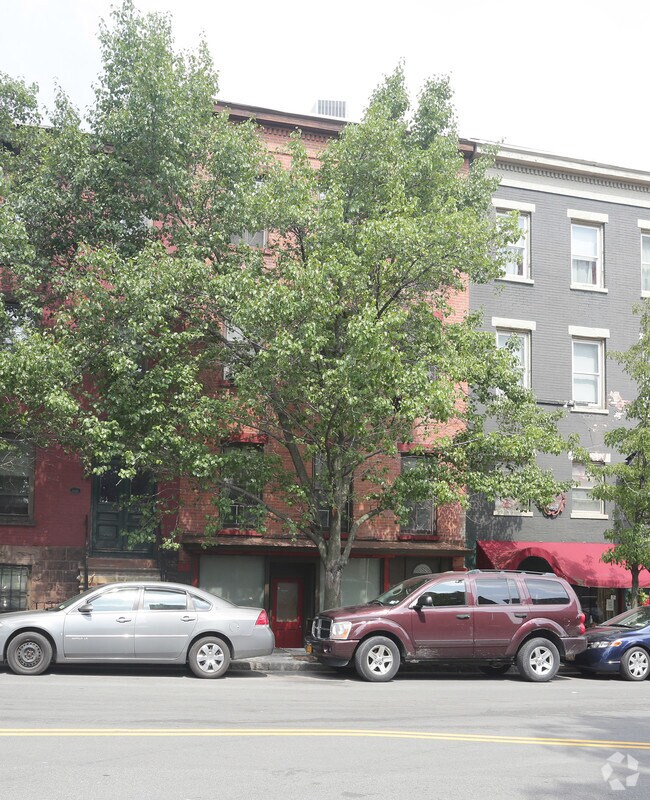 Building Photo - 51 Grand St