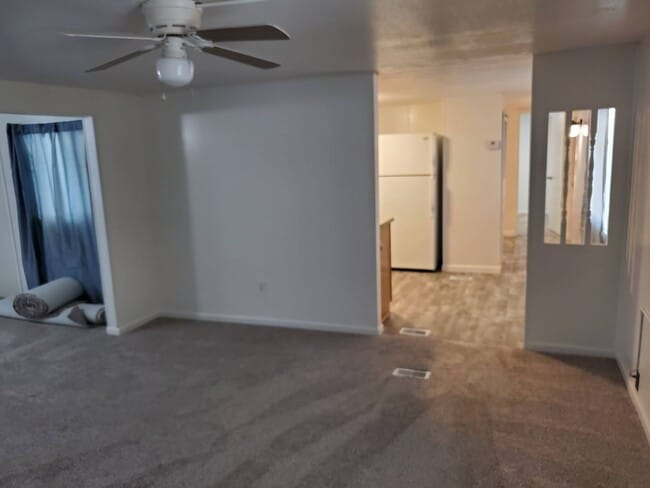 Building Photo - 3 Bedroom Manufactured Home in Bullhead City.