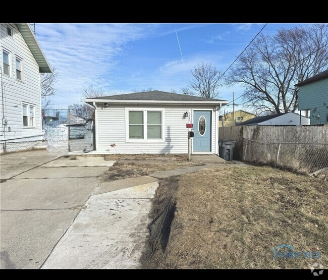 Building Photo - 1537 White St