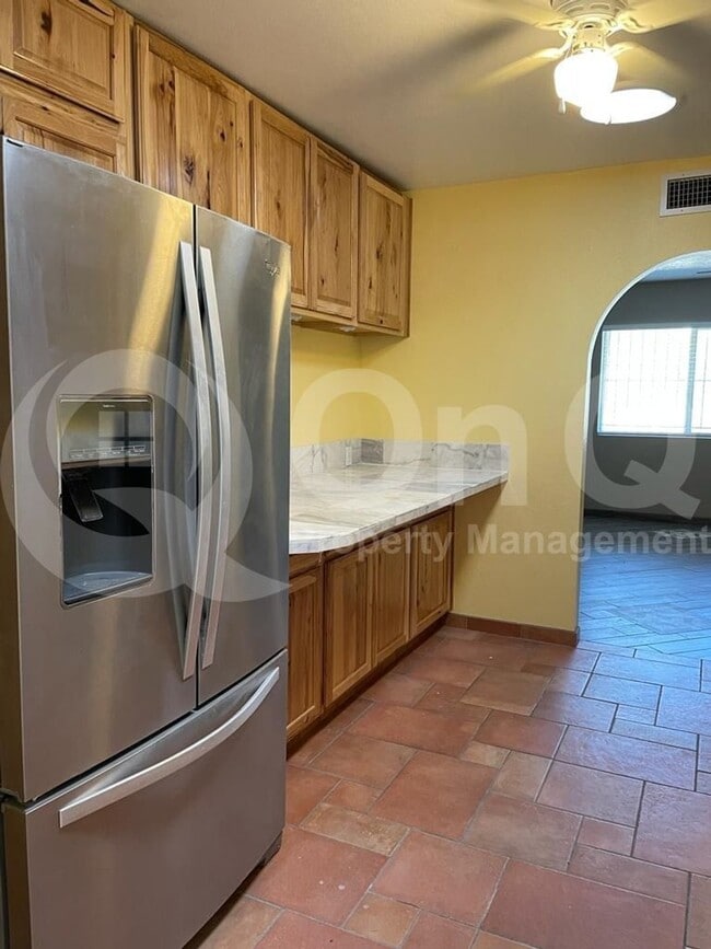 Building Photo - 2831 N Fontana Ave