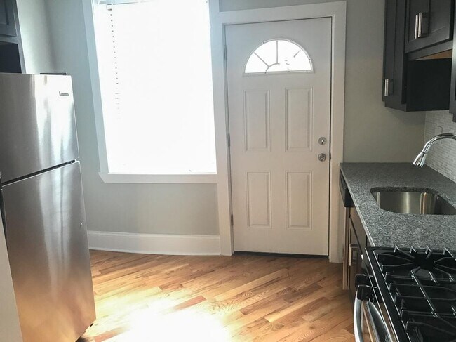 Foto del edificio - 0 bedroom in Chicago IL 60640