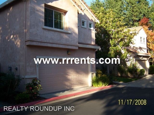 Building Photo - 3 br, 2.5 bath House - 7 Florence Ct