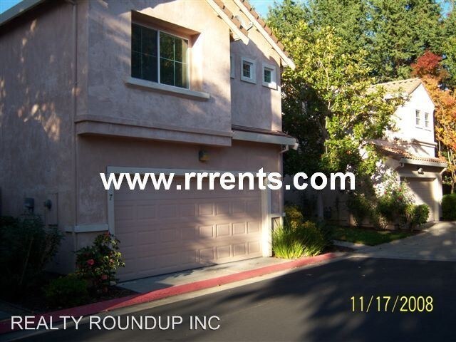 Foto del edificio - 3 br, 2.5 bath House - 7 Florence Ct