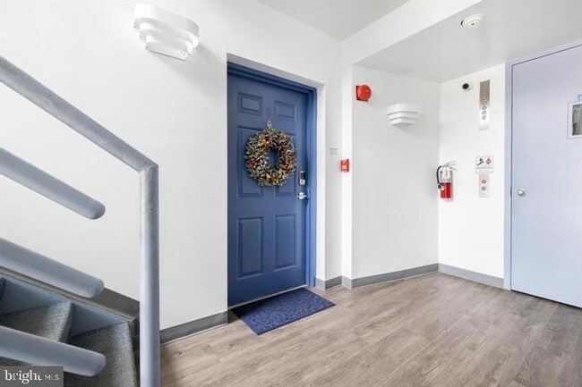 Building Photo - 5213 Le Parc Dr