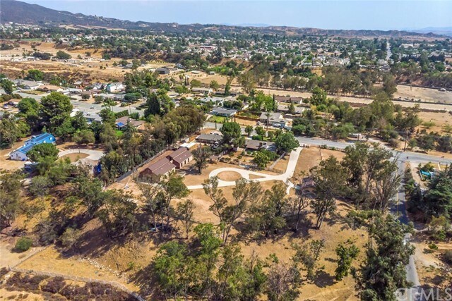 Foto del edificio - 35536 Wildwood Canyon Rd