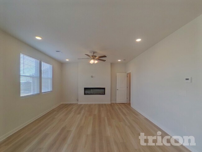 Building Photo - 2412 Appalachian Trl Dr