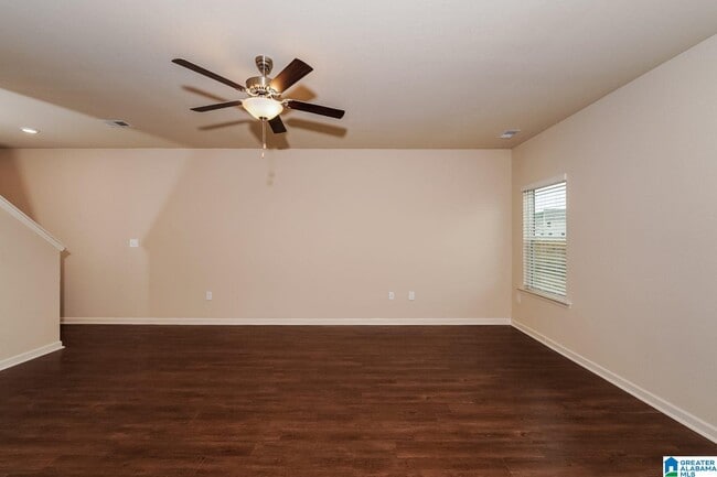 Building Photo - 525 Clover Cir