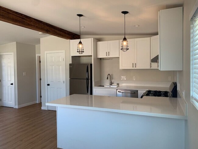 Foto del edificio - 1461 East Ln