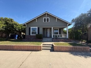 Building Photo - 622 N Palm Ave