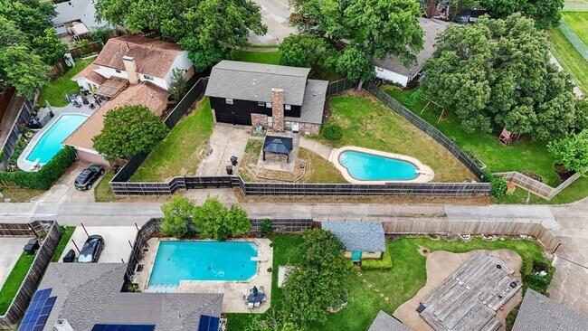 Foto del edificio - 2709 Oak Cir