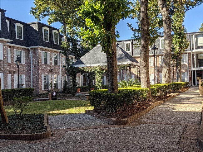 Foto del edificio - 351 N Post Oak Ln