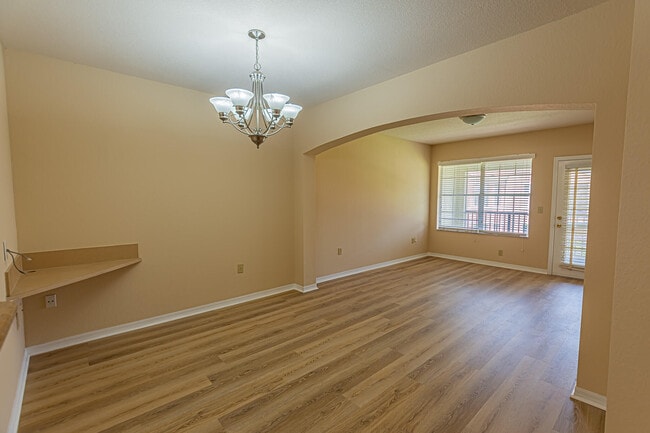 Foto del edificio - 166 SW Peacock Blvd