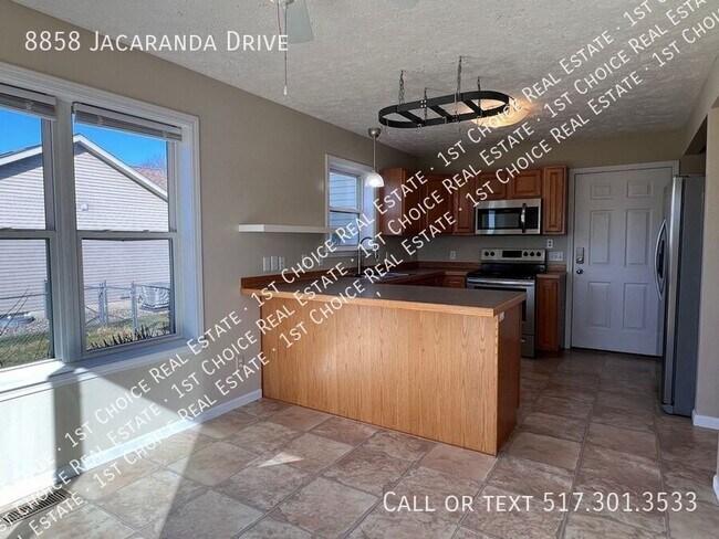 Foto del edificio - 8858 Jacaranda Dr