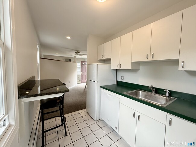 Building Photo - 139 Bradley St