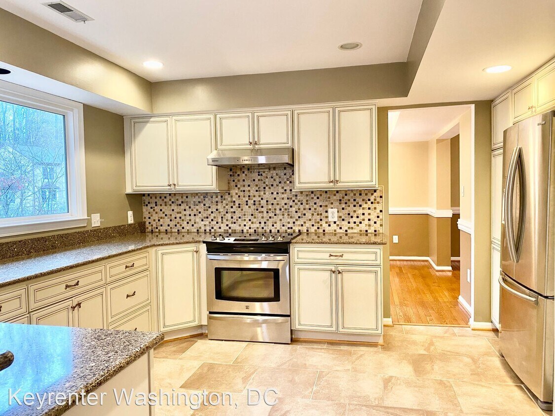 5 br, 4 bath House 515 Norcross Way House Rental in Colesville, MD