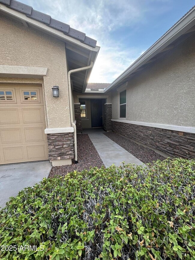 Building Photo - 8778 N 89th Dr