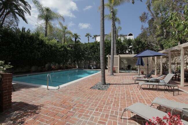 Large heated pool, hot tub, and community area - 11901 W Sunset Blvd