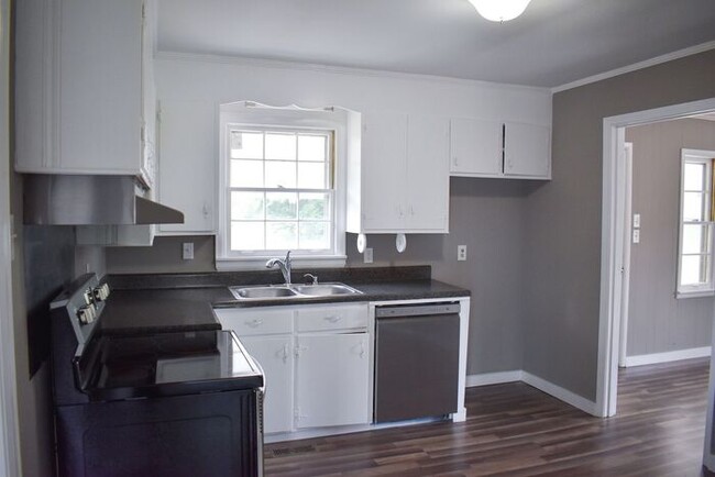 Building Photo - Newly Renovated 3 Bedroom in Lewisburg