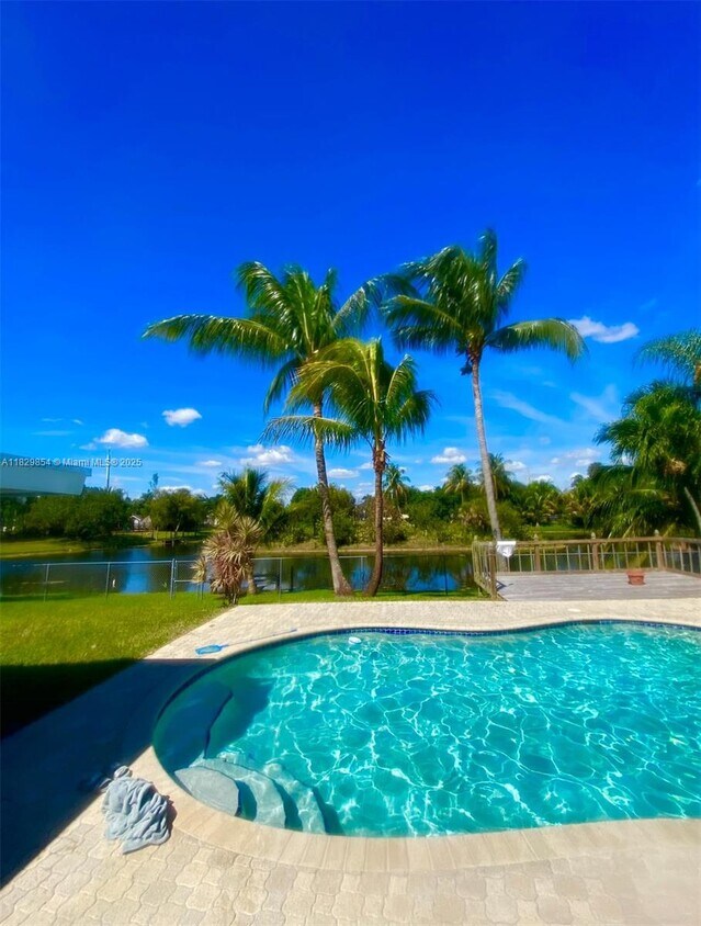 Foto del edificio - 4331 NW 10th St